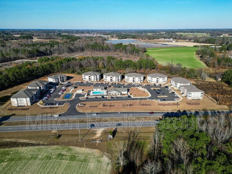 120 Grove Cir in Lillington, NC - Foto de edificio