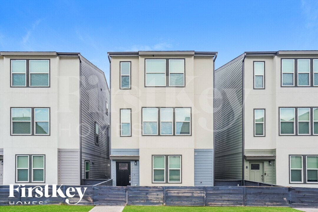 18616 Whimsic Aly in Shenandoah, TX - Building Photo