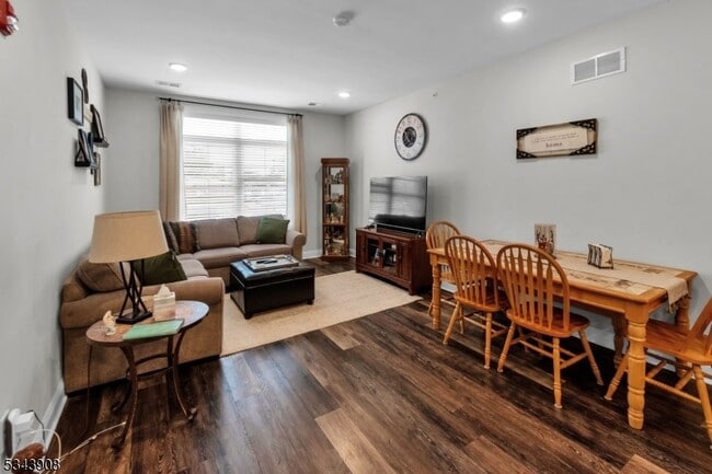 310 Centennial Ave, Unit 204 in Cranford, NJ - Building Photo - Building Photo