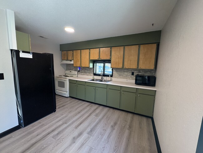 property at 613 E Williams Ave