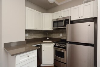817 W Lakeside Pl in Chicago, IL - Building Photo - Building Photo
