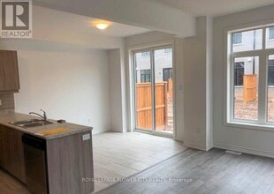 7360 Sandy Rdg Cmn in Niagara Falls, ON - Building Photo - Building Photo