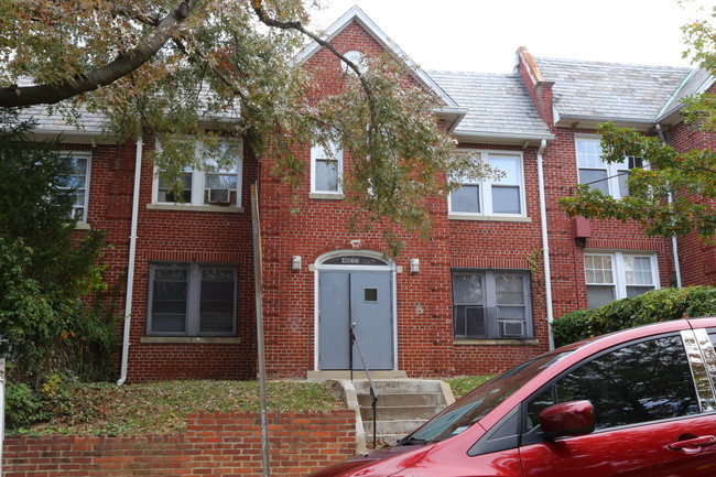 4833 3rd St NW in Washington, DC - Foto de edificio - Building Photo