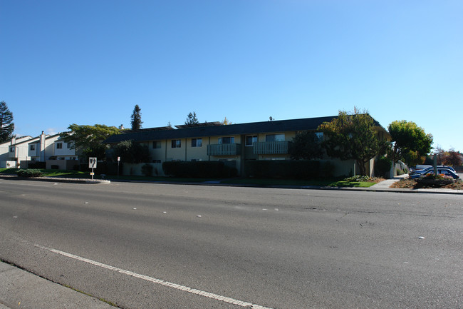 Park Garden Apartments in Rohnert Park, CA - Building Photo - Building Photo