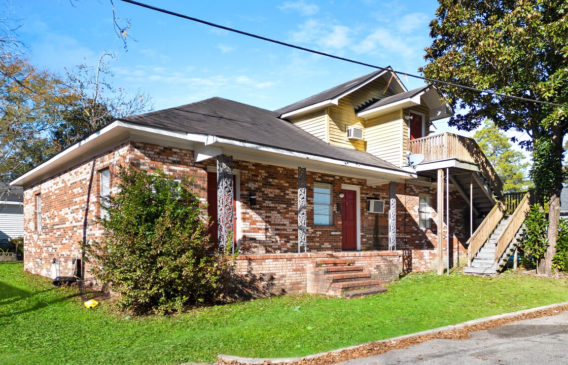 18 E Olliff St in Statesboro, GA - Building Photo