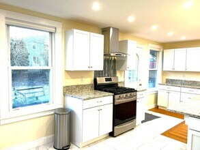 38 Cottage St in Belmont, MA - Building Photo - Building Photo