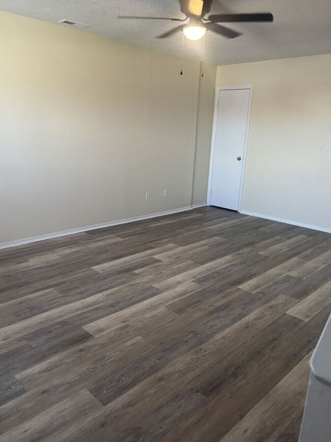 2823 Breezewood Ave in Fayetteville, NC - Building Photo - Building Photo