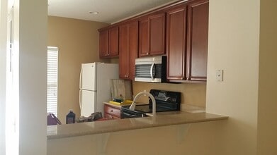 8536 Trail Wind Dr in Tampa, FL - Building Photo - Building Photo