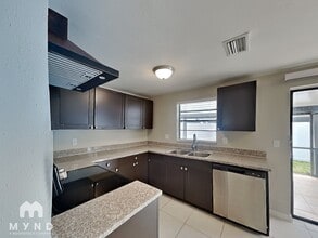 9707 Paces Ferry Dr in Tampa, FL - Foto de edificio - Building Photo
