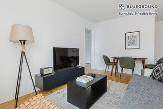 400 Chambers St in New York, NY - Building Photo - Building Photo