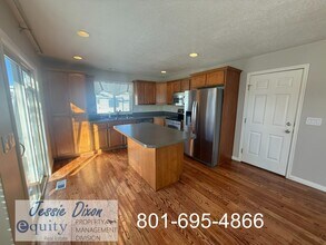 1989 N 2700 W in Clinton, UT - Building Photo - Building Photo