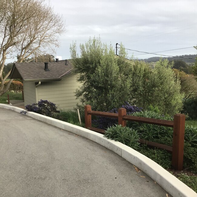525 Pini Rd in Watsonville, CA - Building Photo - Building Photo