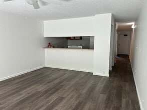 75-5669-5669 Kuakini Hwy in Kailua Kona, HI - Building Photo - Building Photo
