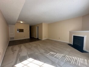 3405 Whitehurst Rd in Greensboro, NC - Foto de edificio - Building Photo