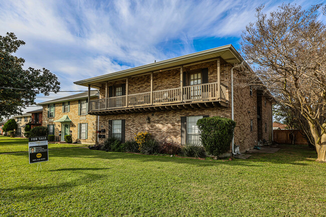 4401 Yale St in Metairie, LA - Building Photo - Building Photo