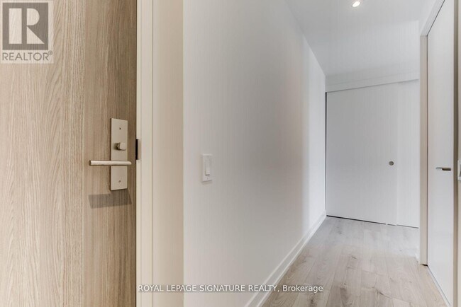 161 Roehampton Ave in Toronto, ON - Building Photo - Building Photo