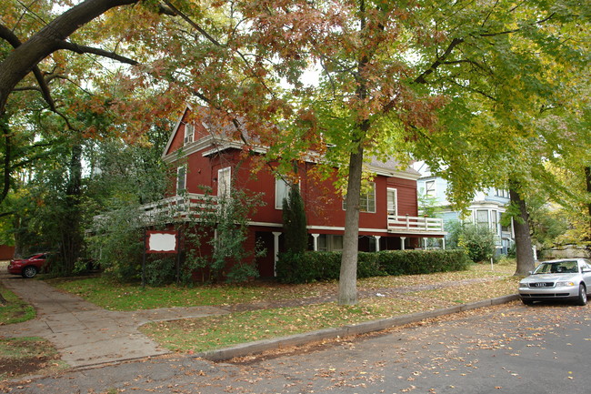 742 W 6th St in Chico, CA - Building Photo - Building Photo