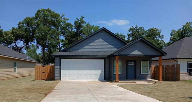 1027 W Coffin St in Denison, TX - Building Photo