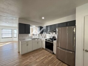 302 Kingsman St in Converse, TX - Foto de edificio - Building Photo