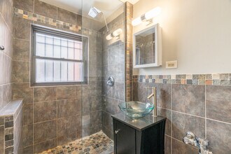 5815 N Sheridan Rd in Chicago, IL - Building Photo - Building Photo