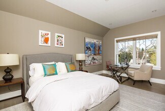 55 Floyd St in East Hampton, NY - Foto de edificio - Building Photo