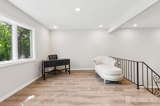 5 E Waverly Dr in Edison, NJ - Building Photo - Building Photo