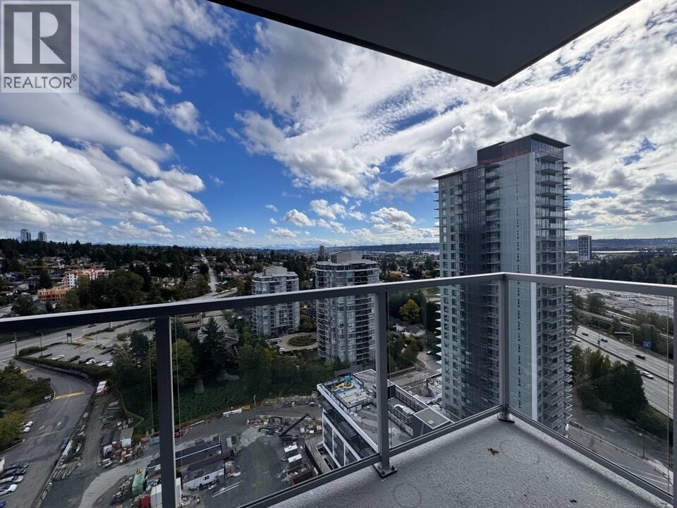 318 Alderson Ave in Coquitlam, BC - Building Photo