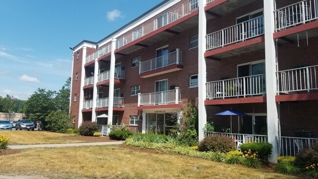 property at 36 Greentree Ln