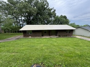 405 Missionary Ave in Rossville, GA - Building Photo - Building Photo