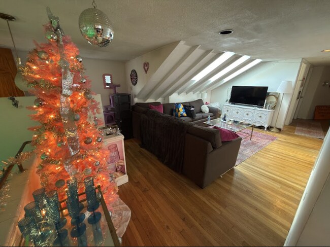 26 Greylock Rd, Unit 3B in Boston, MA - Building Photo - Building Photo