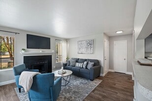 Hampton Courts in Columbia, SC - Building Photo