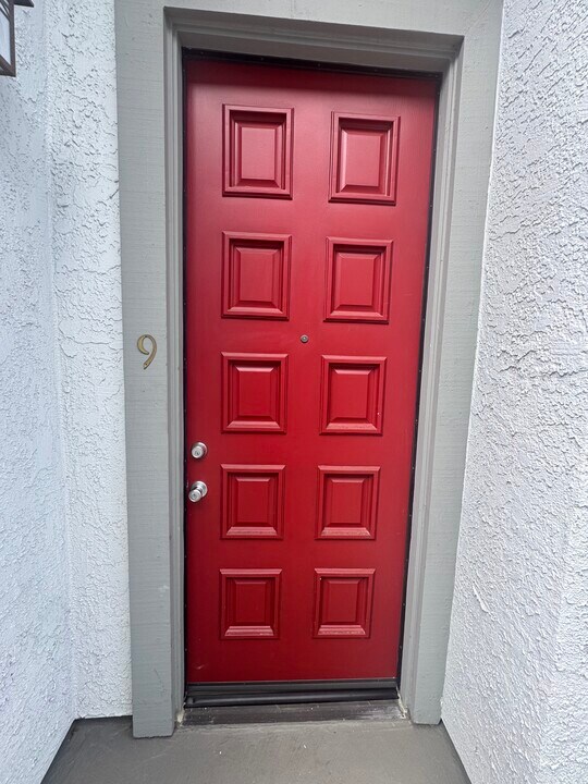 10911 Bluffside Dr in Studio City, CA - Building Photo