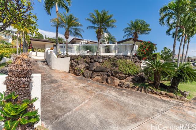 824 Ikena Cir in Honolulu, HI - Building Photo - Building Photo