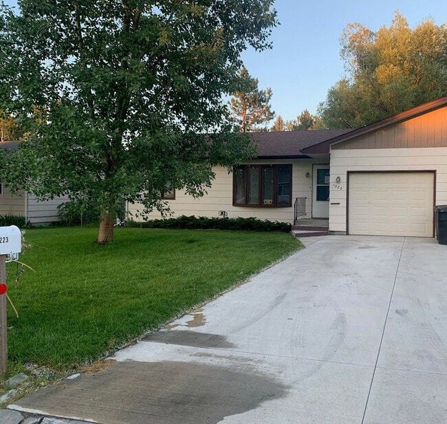 property at 1223 Reece Dr