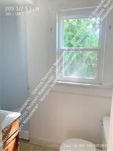 205 1/2 S Elm St in Ponca City, OK - Building Photo - Building Photo