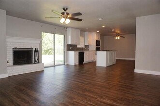 1404 Harrison Ln in Hurst, TX - Building Photo - Building Photo