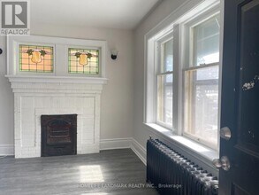 987 Main St E in Hamilton, ON - Building Photo - Building Photo