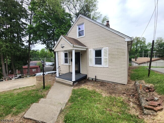 15 Plane St in Butler, NJ - Building Photo - Building Photo