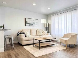 9608 W 56th Pl in Arvada, CO - Foto de edificio - Building Photo