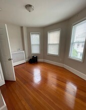 241 Maverick St, Unit 3 in Boston, MA - Building Photo - Building Photo