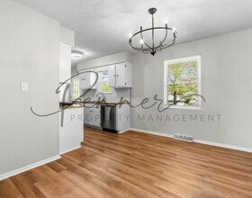 1204 S Ward Pkwy in Blue Springs, MO - Building Photo - Building Photo