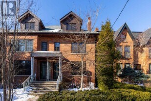 94B Admiral Rd in Toronto, ON - Building Photo