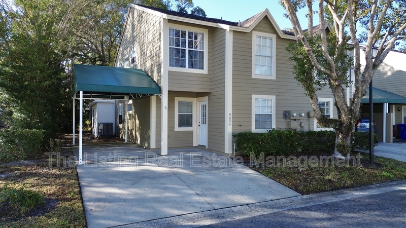 9036 Lake Pl Ln in Tampa, FL - Building Photo