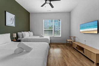 3302 W Gray St in Tampa, FL - Building Photo - Building Photo