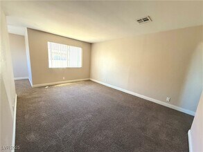 1850 N Decatur Blvd in Las Vegas, NV - Building Photo - Building Photo