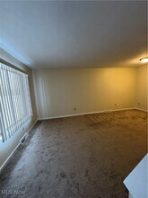 2358 Echo Valley Dr in Stow, OH - Building Photo - Building Photo