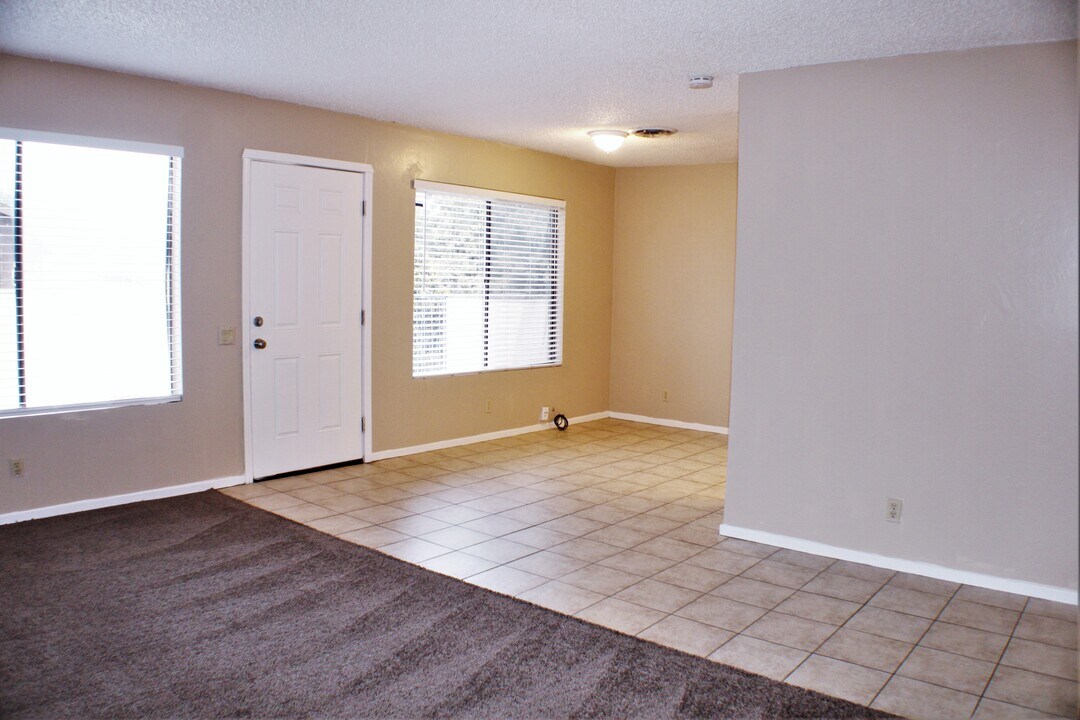 3208 La Costa St in Bakersfield, CA - Building Photo
