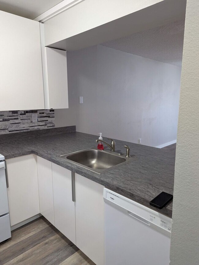 100 E Kentucky Ave in DeLand, FL - Foto de edificio - Building Photo