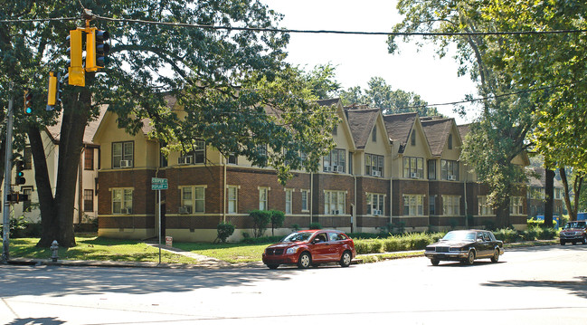 Tudor Manor in Memphis, TN - Foto de edificio - Building Photo