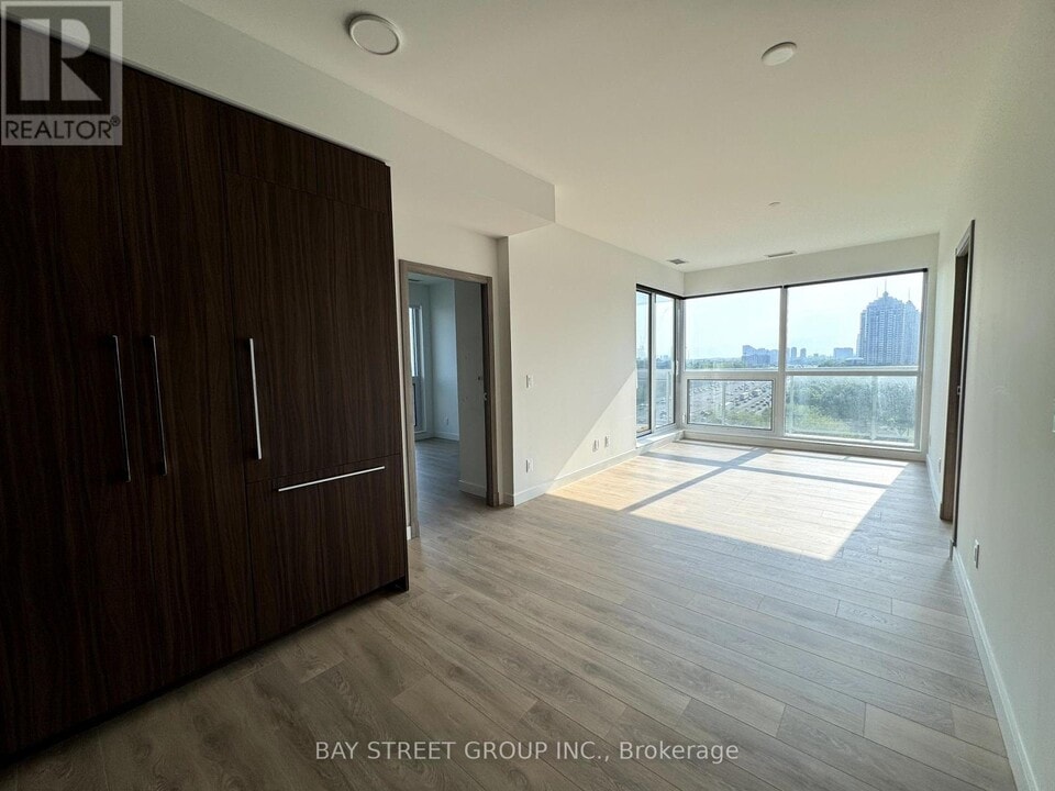 25 McMahon Dr in Toronto, ON - Building Photo